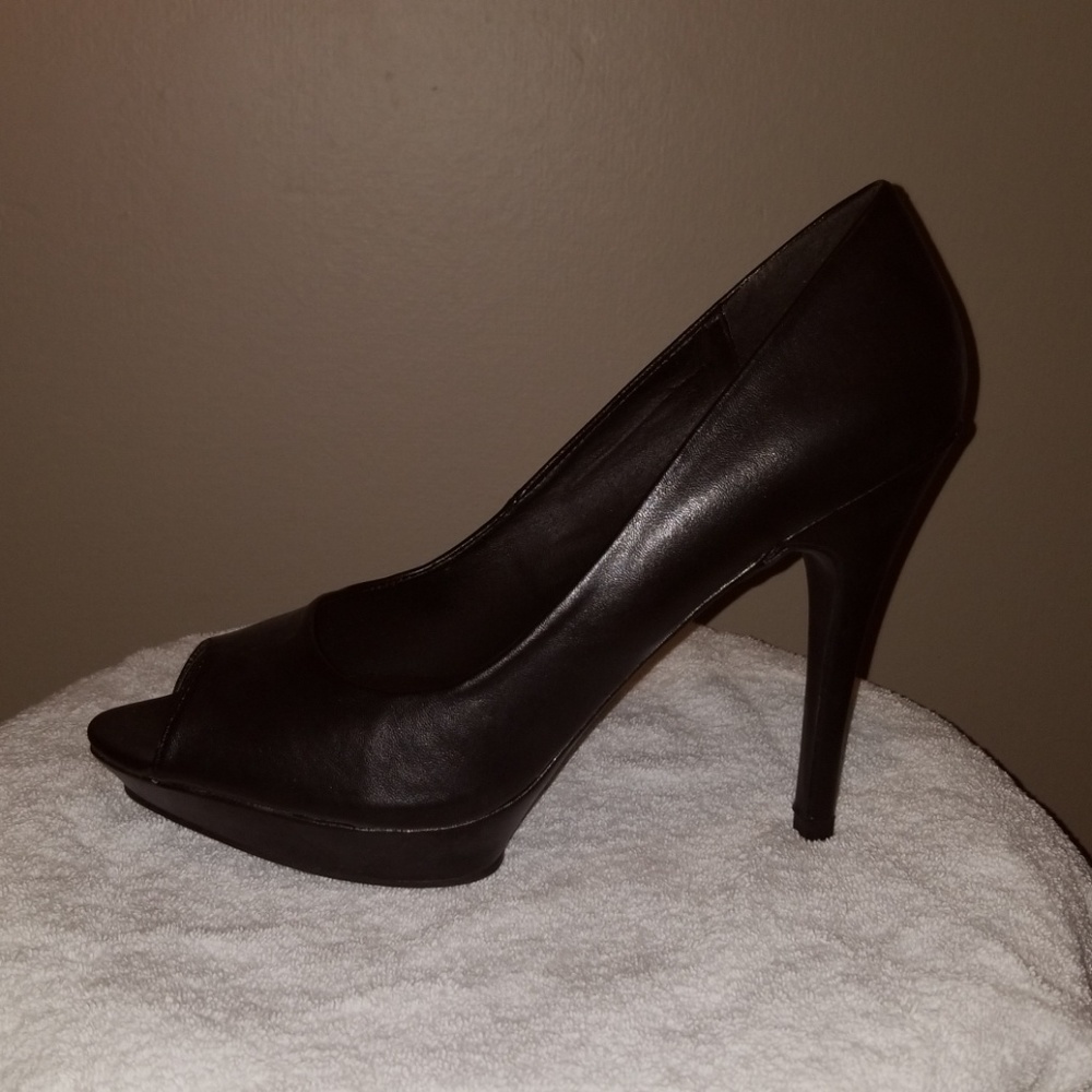 Heels - Picture 2 of 2